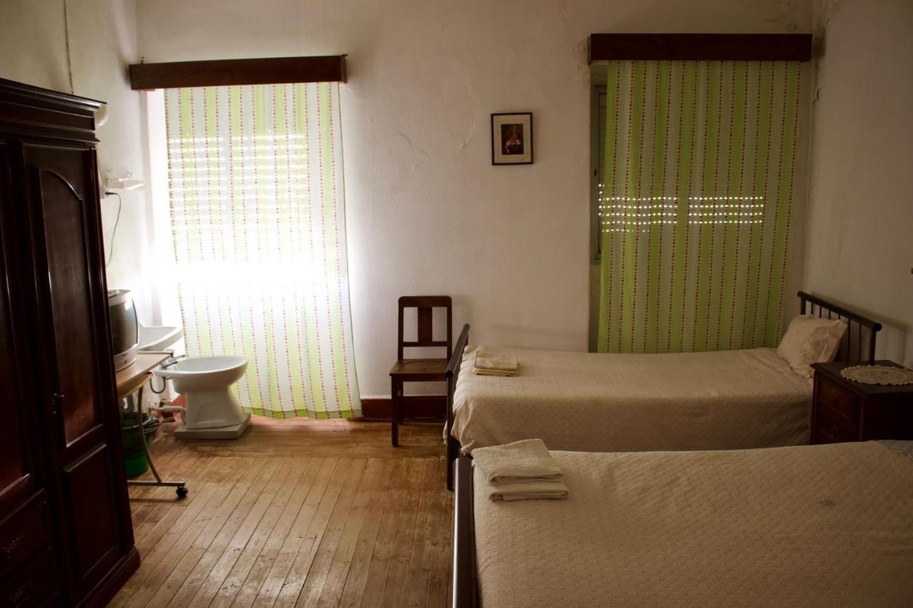 Residencial Tarouca Bed & Breakfast Fundao Bagian luar foto