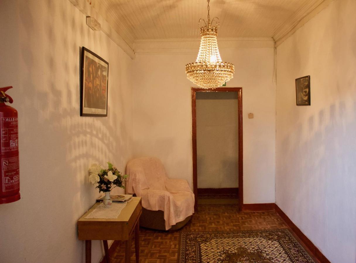 Residencial Tarouca Bed & Breakfast Fundao Bagian luar foto